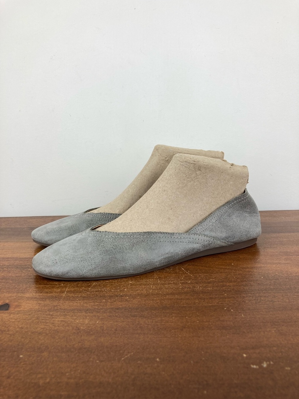 Lucky Brand Gray Suede Leather Ballet Flats Round Toe Slip-On Logo Women's 10M.